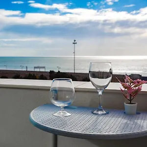 poseidon-beach-apartment-parking-by-cadiz4rentals.hotelsincadiz.net/